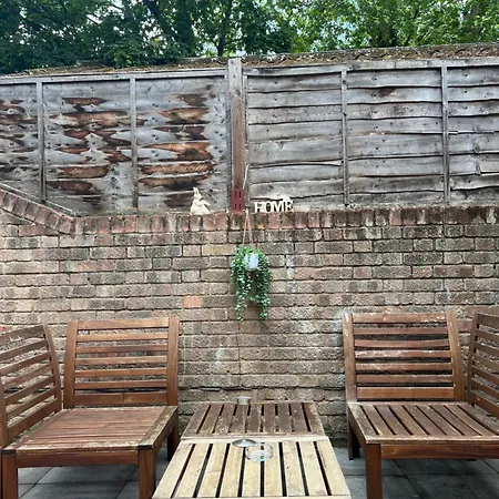 Charming 2-Bed Flat With Private Garden, Easy Access To Kings Cross And Emirates Stadium London Exterior photo