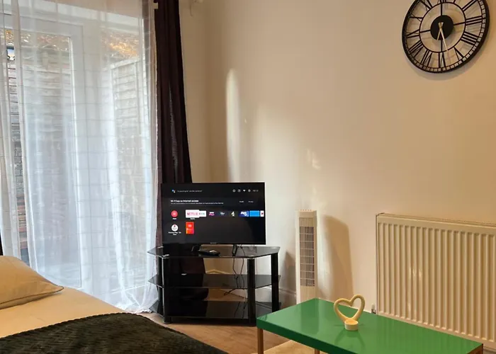 Lovely Garden Flat Near Emirates Stadium And Kings Cross St Pancras Station